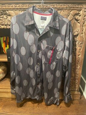 Vintage Patagonia Gray Button-Up Shirt with Light Gray Dots and Red Accents